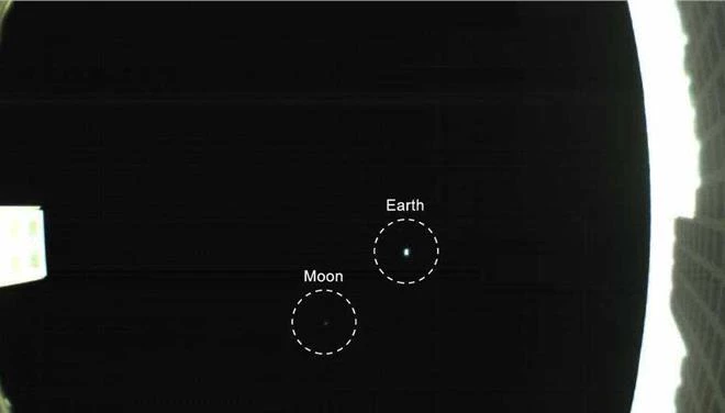 Εντυπωσιακή εικόνα της Γης από δορυφόρο που ταξιδεύει στον Αρη